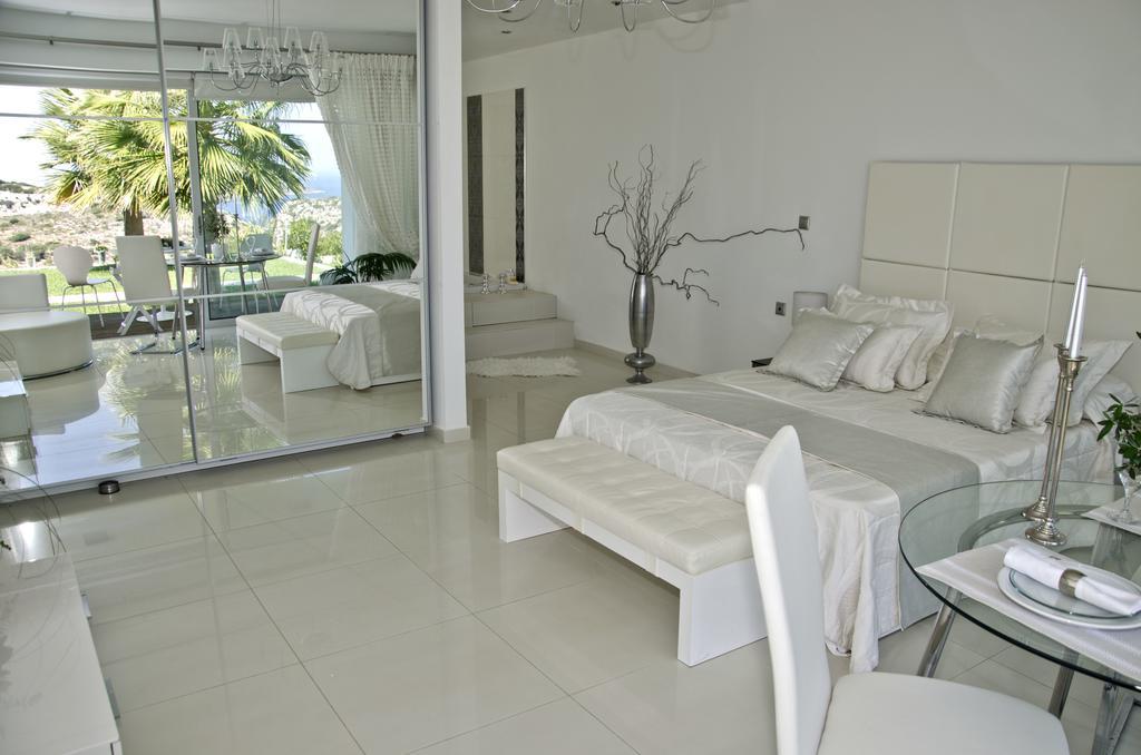 Reveli Estate Villa กาลาธาส ภายนอก รูปภาพ